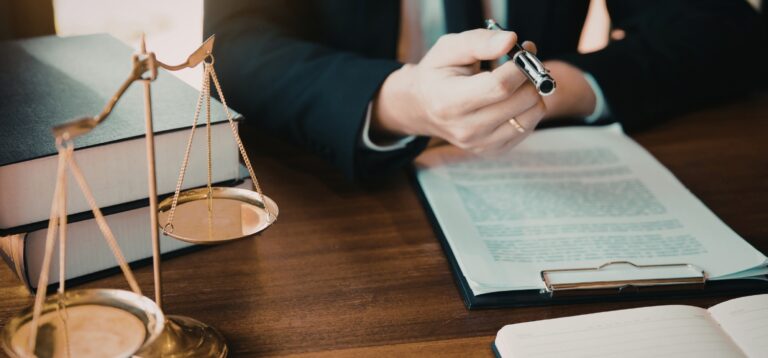 Kto może sporządzić opinię prawną